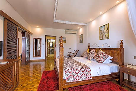 Travellers Beach Hotel & SPA