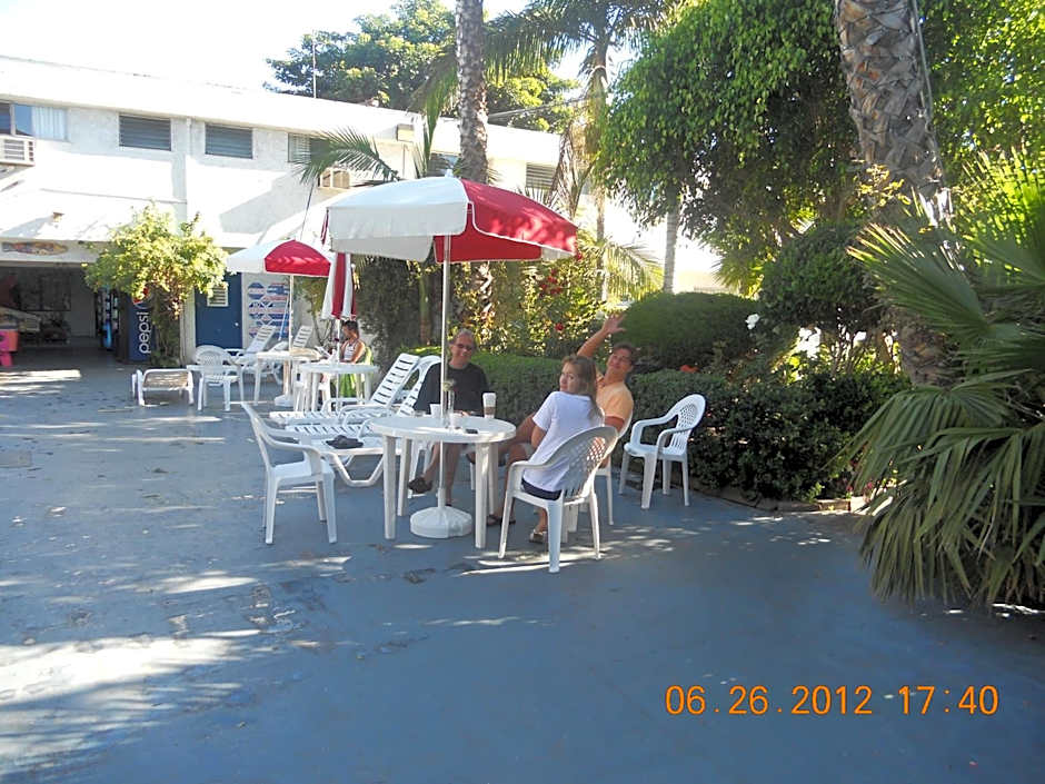 Tradewinds Airport Hotel