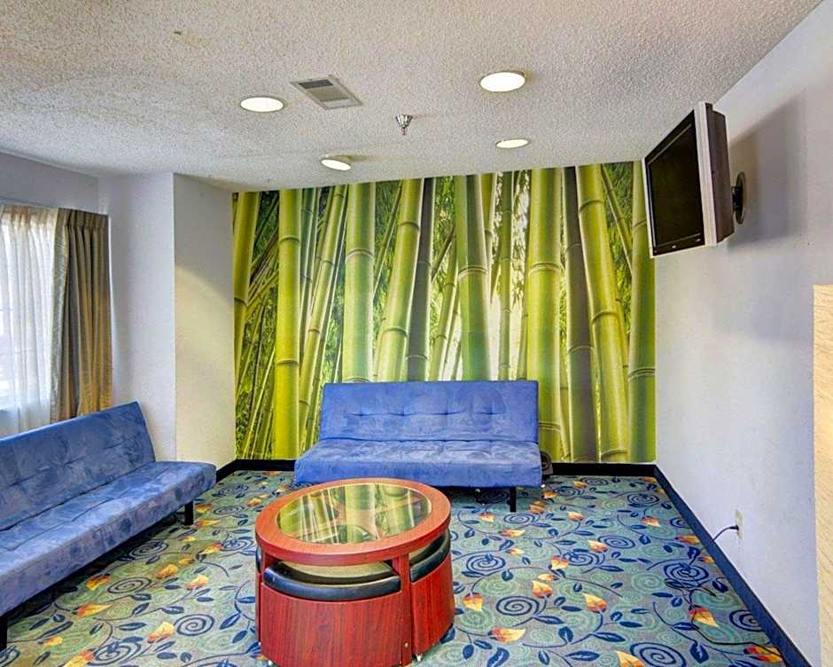 Rodeway Inn & Suites Lewisville I-35