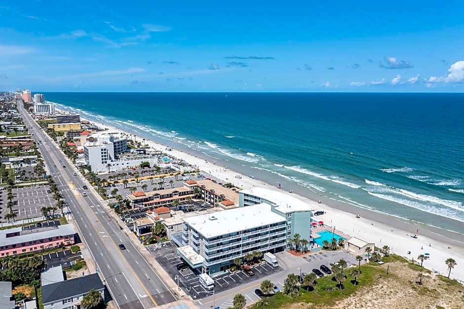 3rd Floor Balcony Beach View Studio Condo in the Beach Club