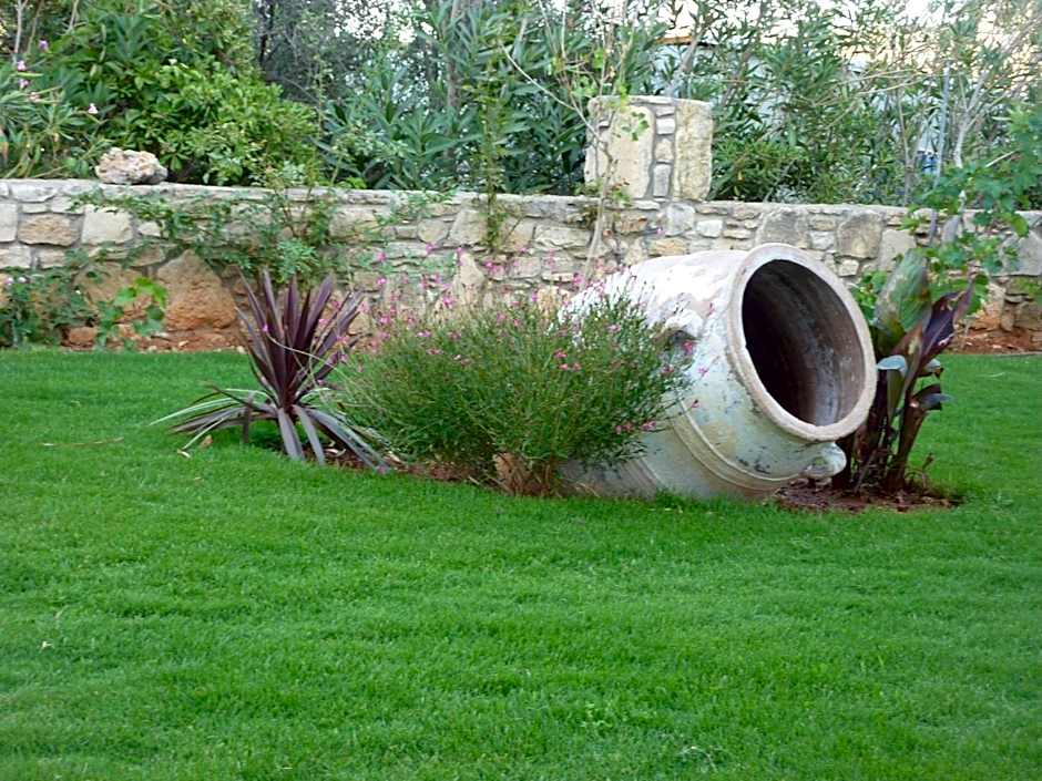 Arsinoi Studios and Apartments