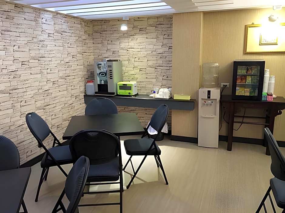 Just Live Inn-Taipei Station