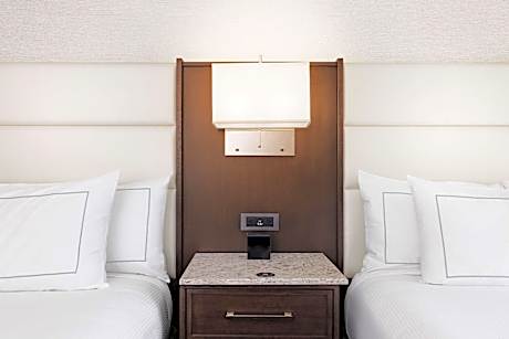 2 Double Beds Guestroom