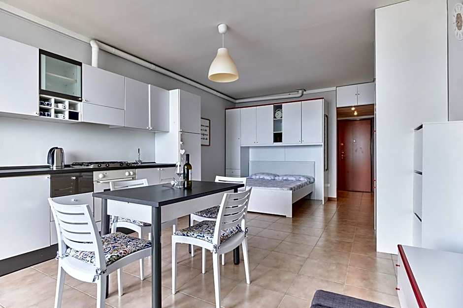 Lydie apt. exclusive holigarda