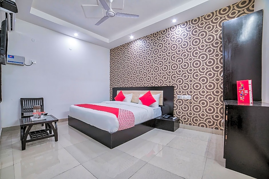 Hotel O Crown Residency