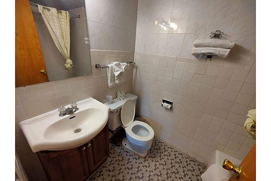 OYO Hotel Edgebrook Chicago North Shore