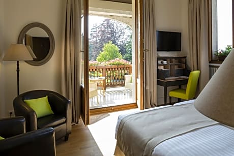 Suite with Lake View