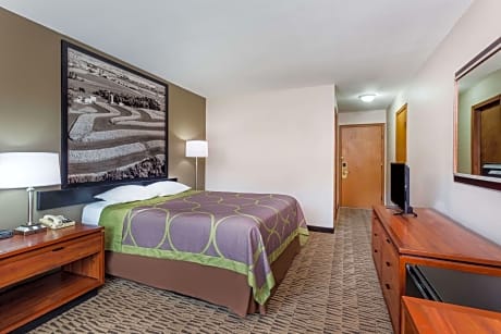 1 Queen Bed Accessible Room Non-Smoking