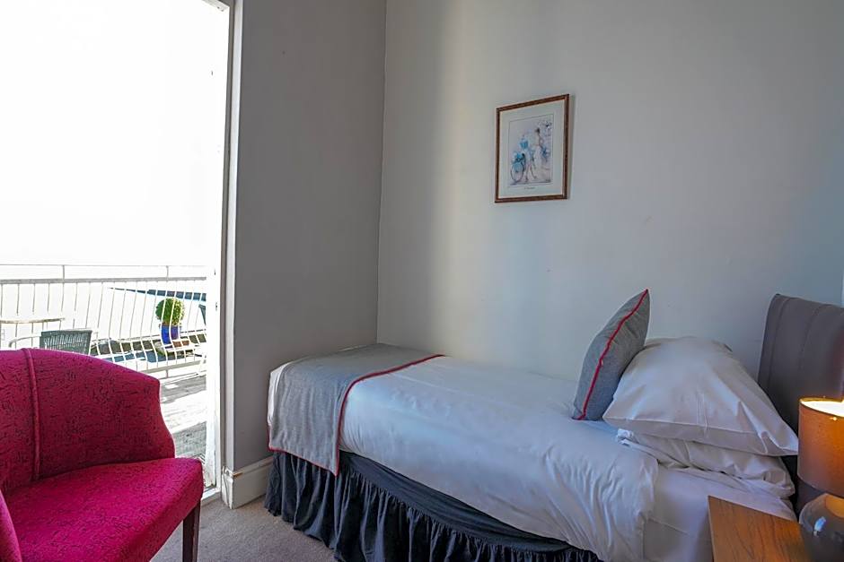 OYO Shanklin Beach Hotel