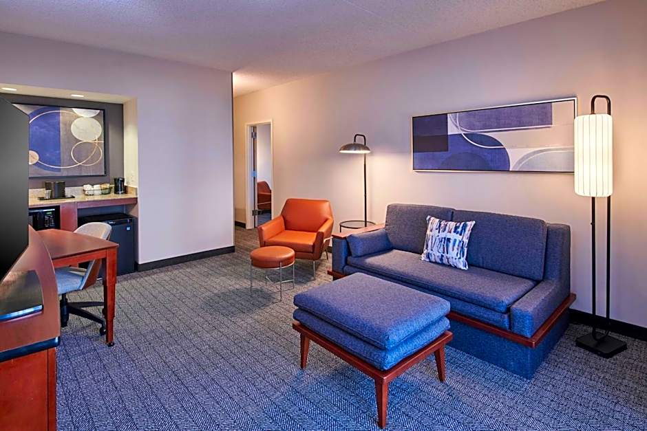Courtyard By Marriott Detroit Metro Airport Romulus