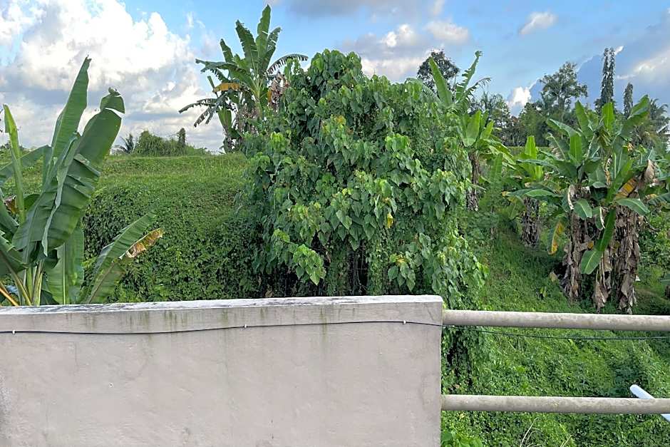 Mongan Homestay Beside The Belulang Hot Spring