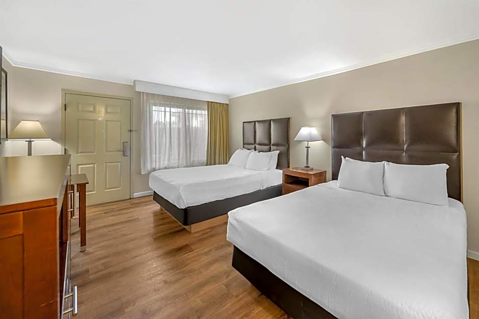 Best Western Plus Northwoods Inn