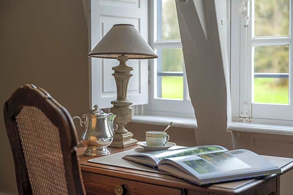 Le Chateau D'Etoges - Les Collectionneurs