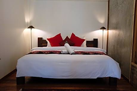 Villa with Garden View