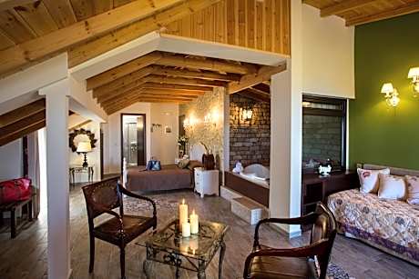 Deluxe Suite with Fireplace and Spa Bath