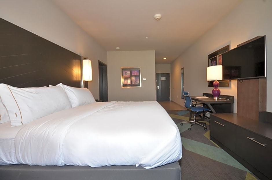 Holiday Inn Express & Suites Oklahoma City Mid - Arpt Area, an IHG Hotel