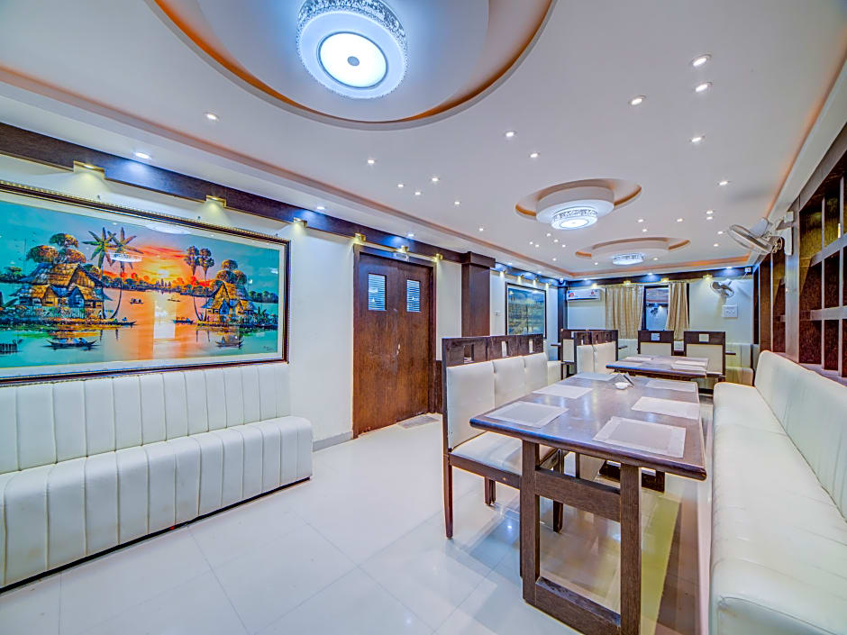 OYO Flagship 24397 9 Star Hotel