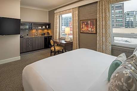 Deluxe King Room with Kitchen
