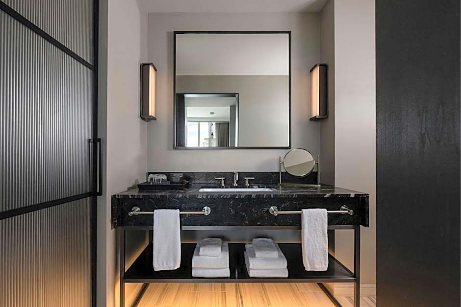 The Tess, Autograph Collection