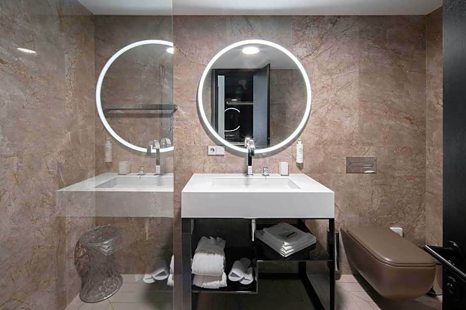 Amsterdam Plaza Hotel & SPA