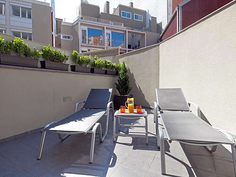 Charmsuites Paralel Apartments