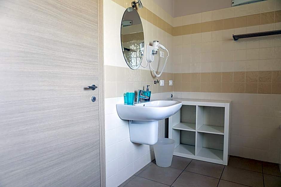 AB&C Arco Bed And Camping