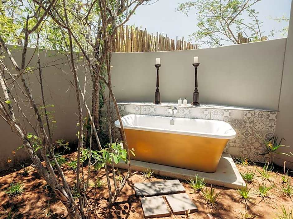 Safari Moon Luxury Bush Lodge