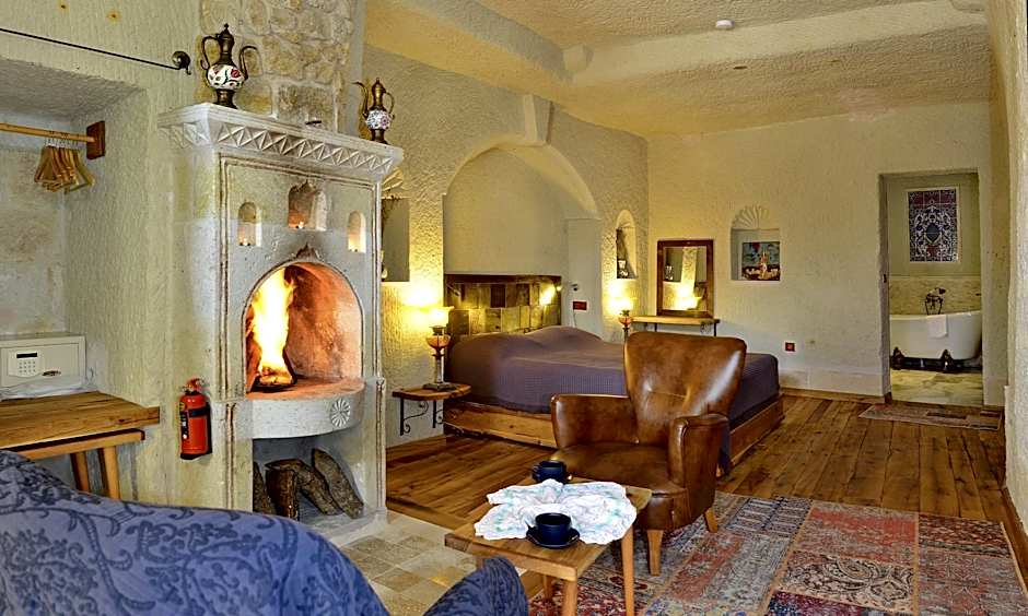 Seki Cave Hotel – Wake Up to Hot Air Balloons