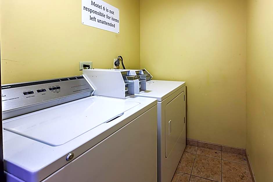 Motel 6-Milwaukee, WI - Glendale