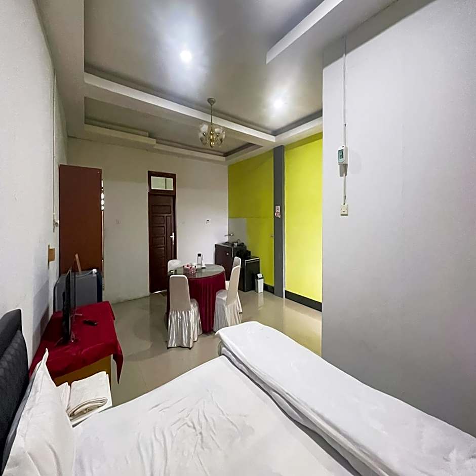 RedDoorz near Salib Kasih Tarutung