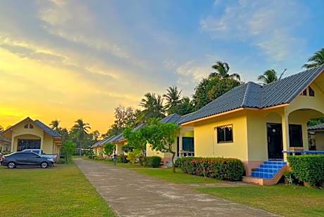 Thungwua Laen resort