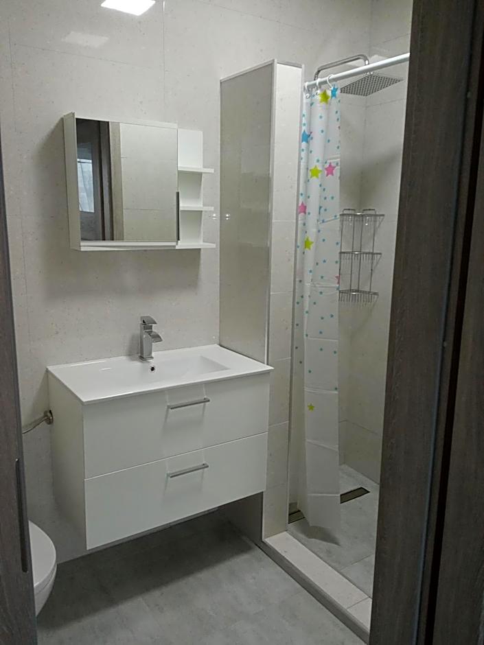 Szafir - NoclegiGrodziskPL