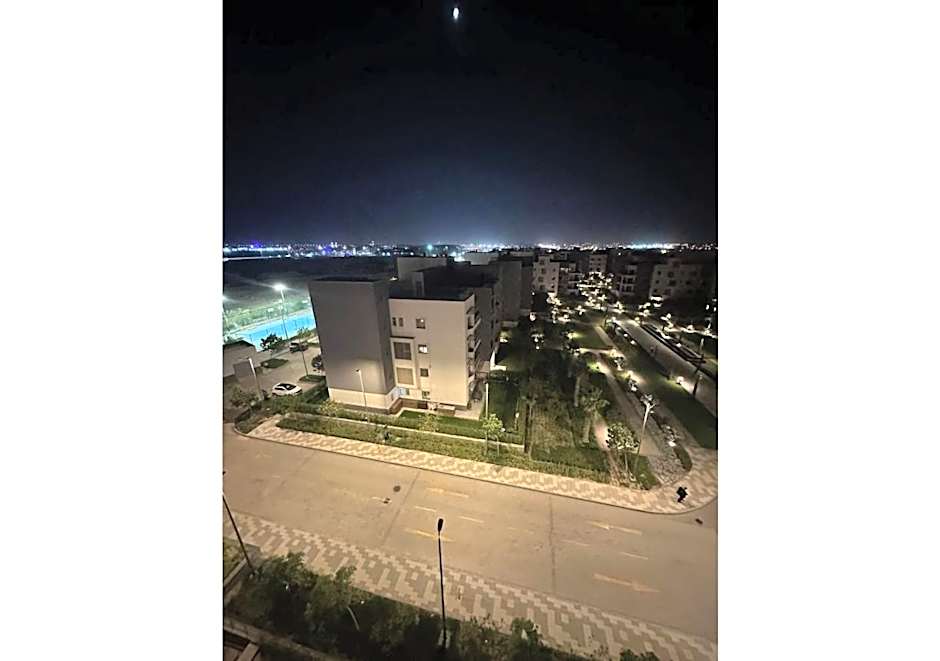 Deluxe Furnished Apartment in Mall Of Arabia Towers , AEON 1407