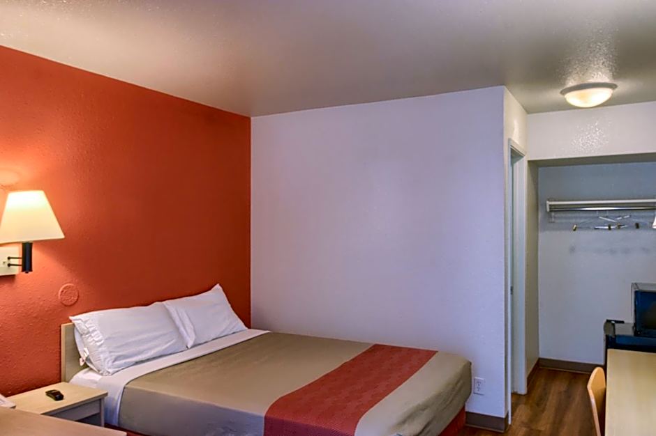 Motel 6-Everett, WA - North