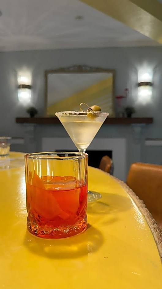 Peninsula Bed & Cocktails