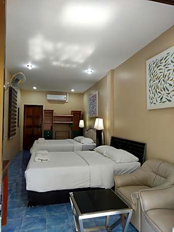 Quadruple Room with Private Bathroom