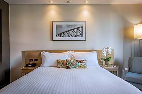 Darling Harbor King Room - Park & Stay