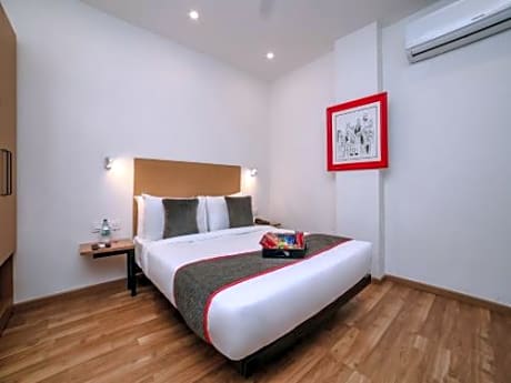 OYO Townhouse 80 Meera Bagh