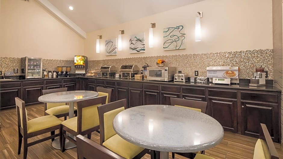 Best Western PLUS Tulsa Inn & Suites