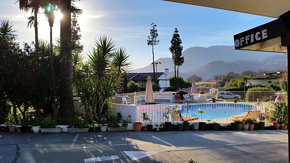 Western Holiday Lodge