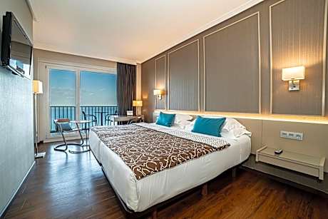 Standard Twin Room with Sea View