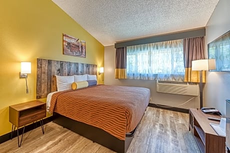 Deluxe King Room
