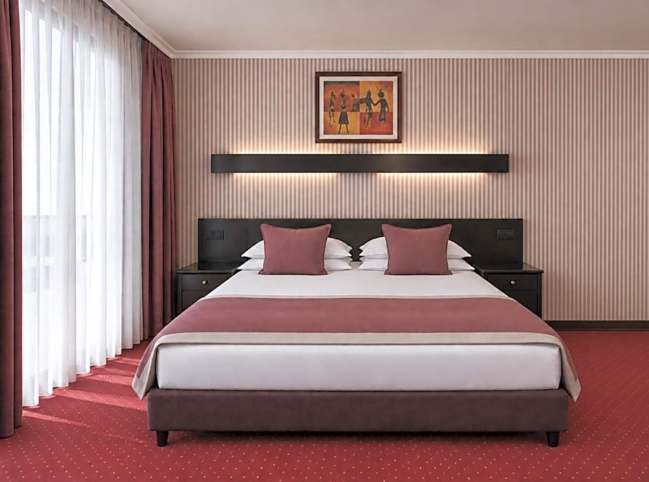 Prezident Hotel Novi Sad - Outdoor Pool & Spa