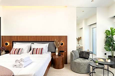 Sunlounge Seafront Suite with Outdoor Hot tub