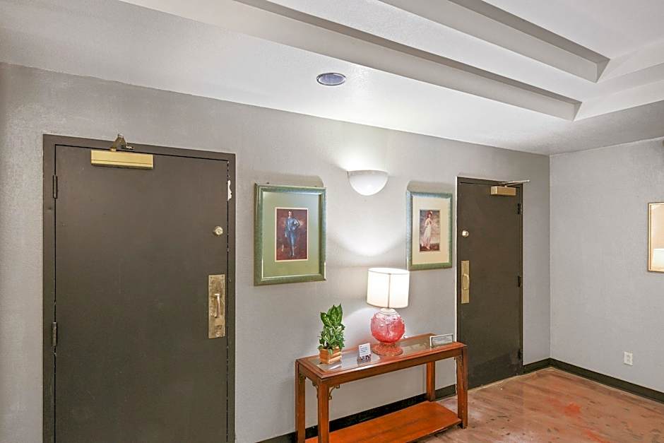 OYO Hotel Edmond - University of Central Oklahoma