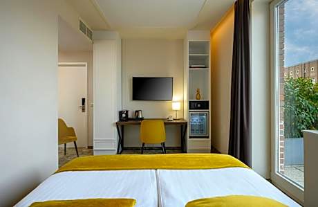 Comfort Room with Terrace