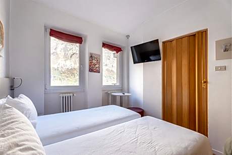 Single Room with Mountain View