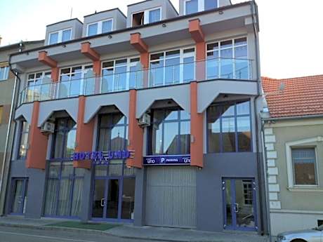 Hotel Uno