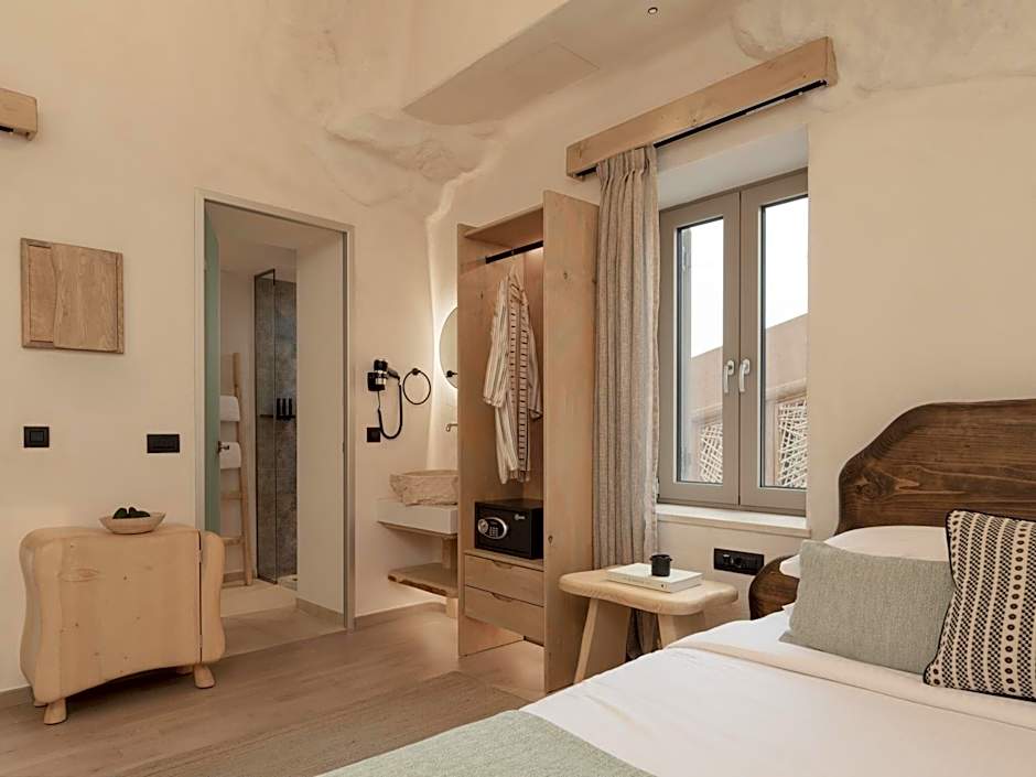 Manili Boutique Suites & Villas