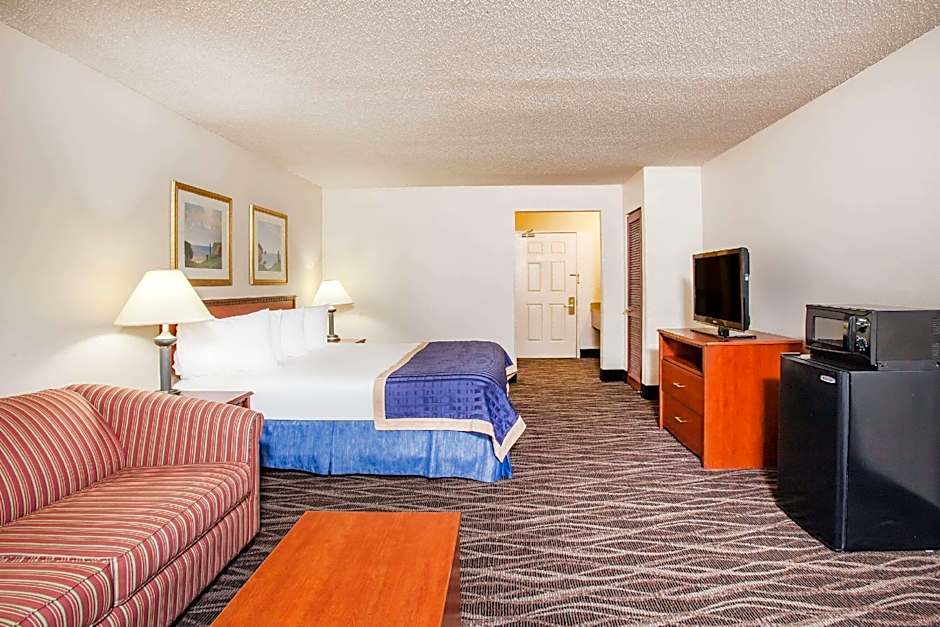Baymont by Wyndham Hot Springs